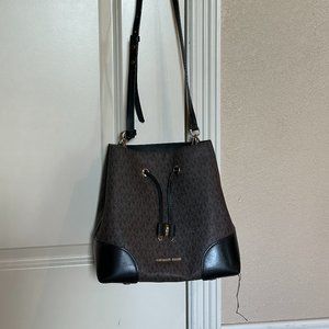 Michael Kors Mercury Gallery Shoulder Bag (Authentic with no dust bag Pre-owned)